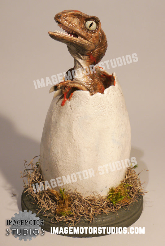 Egg hatching life size Velociraptor - Version 2